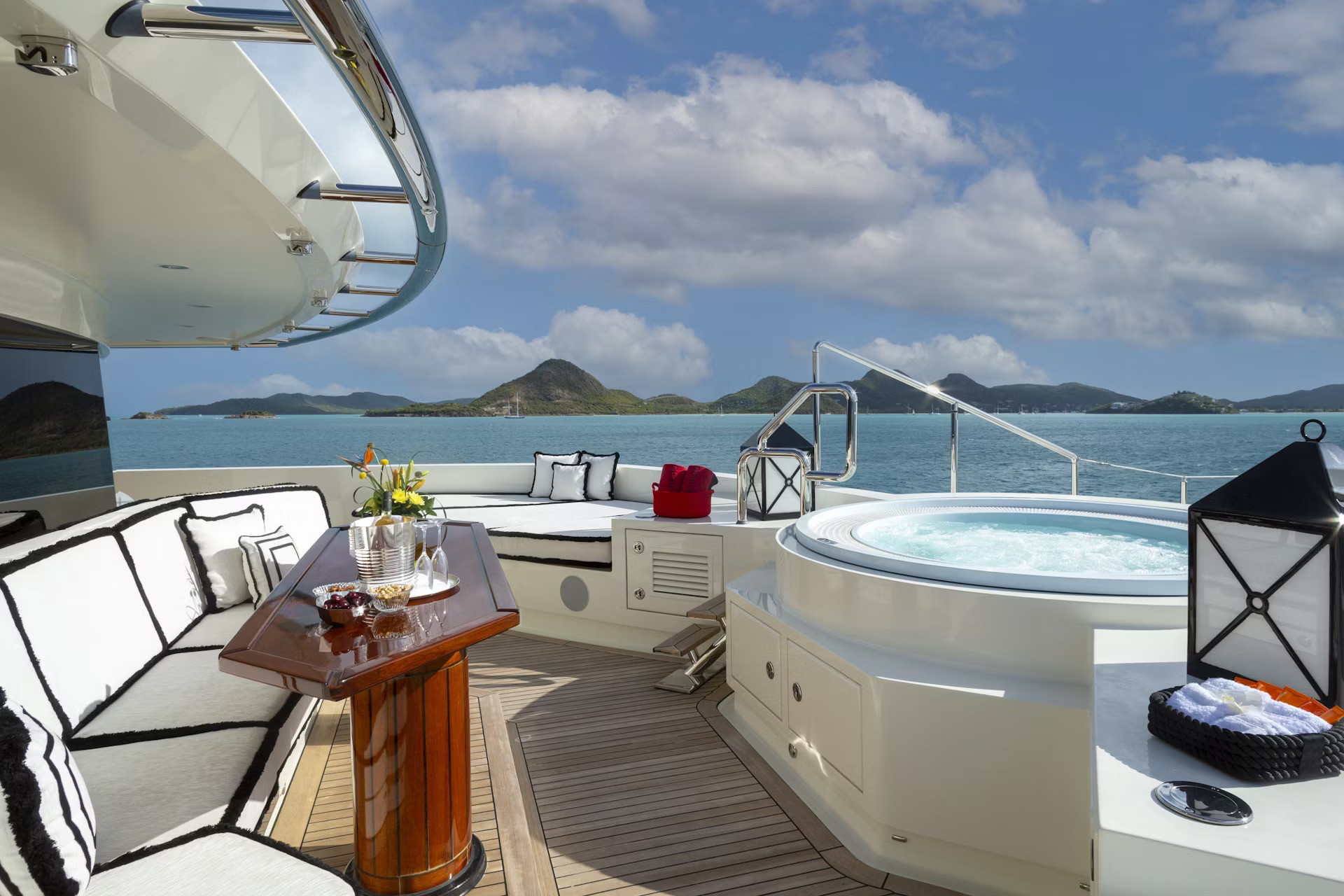https://api.arconyachts.com/storage/38235/conversions/2XqOfGesybfiExyMLv4nlEGQd4H7WfBPa9bJFid6-optimize.jpg