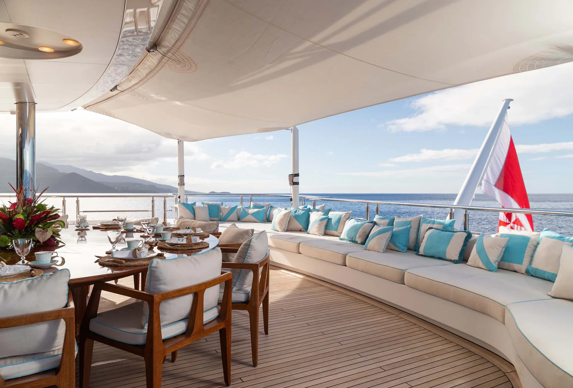https://api.arconyachts.com/storage/38304/conversions/hUXpLYW00oDMDy9BlQN87ItHKu5p1X7sJNACe9pM-optimize.jpg