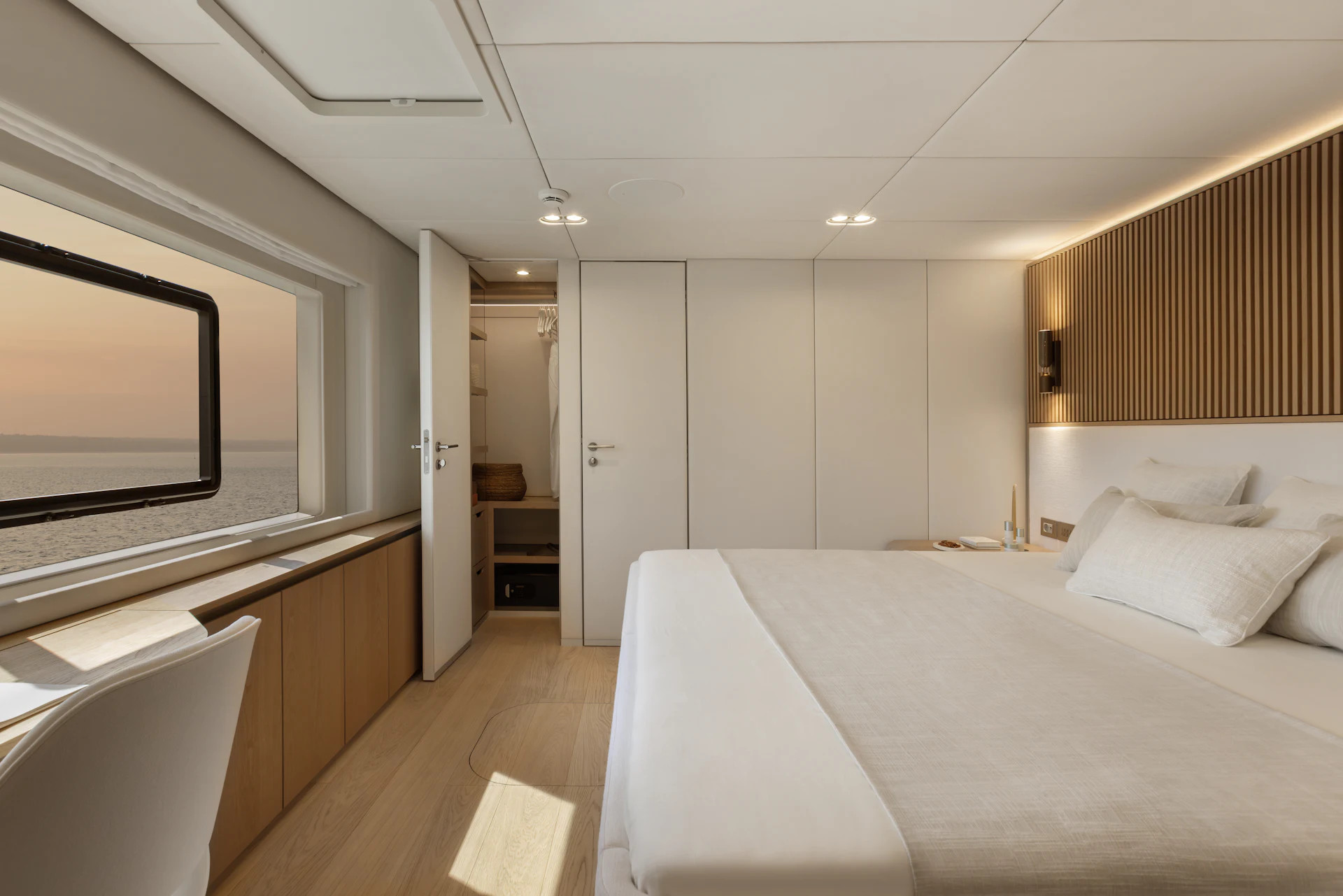 https://api.arconyachts.com/storage/38326/conversions/D8D1PC3uBxuAfMgQEGguwdgYb6nOWdFjZ1eEDc4g-optimize.jpg