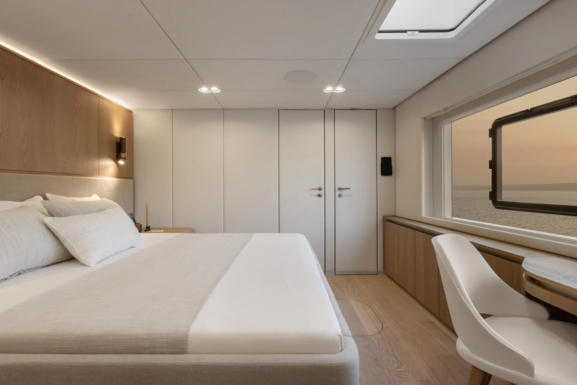 https://api.arconyachts.com/storage/38328/conversions/HGya9jUHSA20IKK7GXTKwnVj0d880g0Pe5aJ0iBI-optimize.jpg