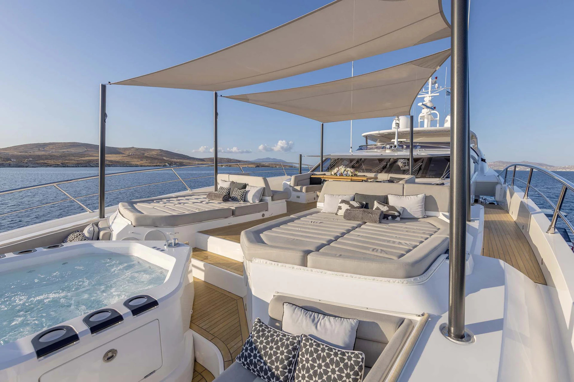 https://api.arconyachts.com/storage/38343/conversions/YcIamoOq9C6N3ksJK31QlBBS8ADgiCDcVCxp0xRL-optimize.jpg