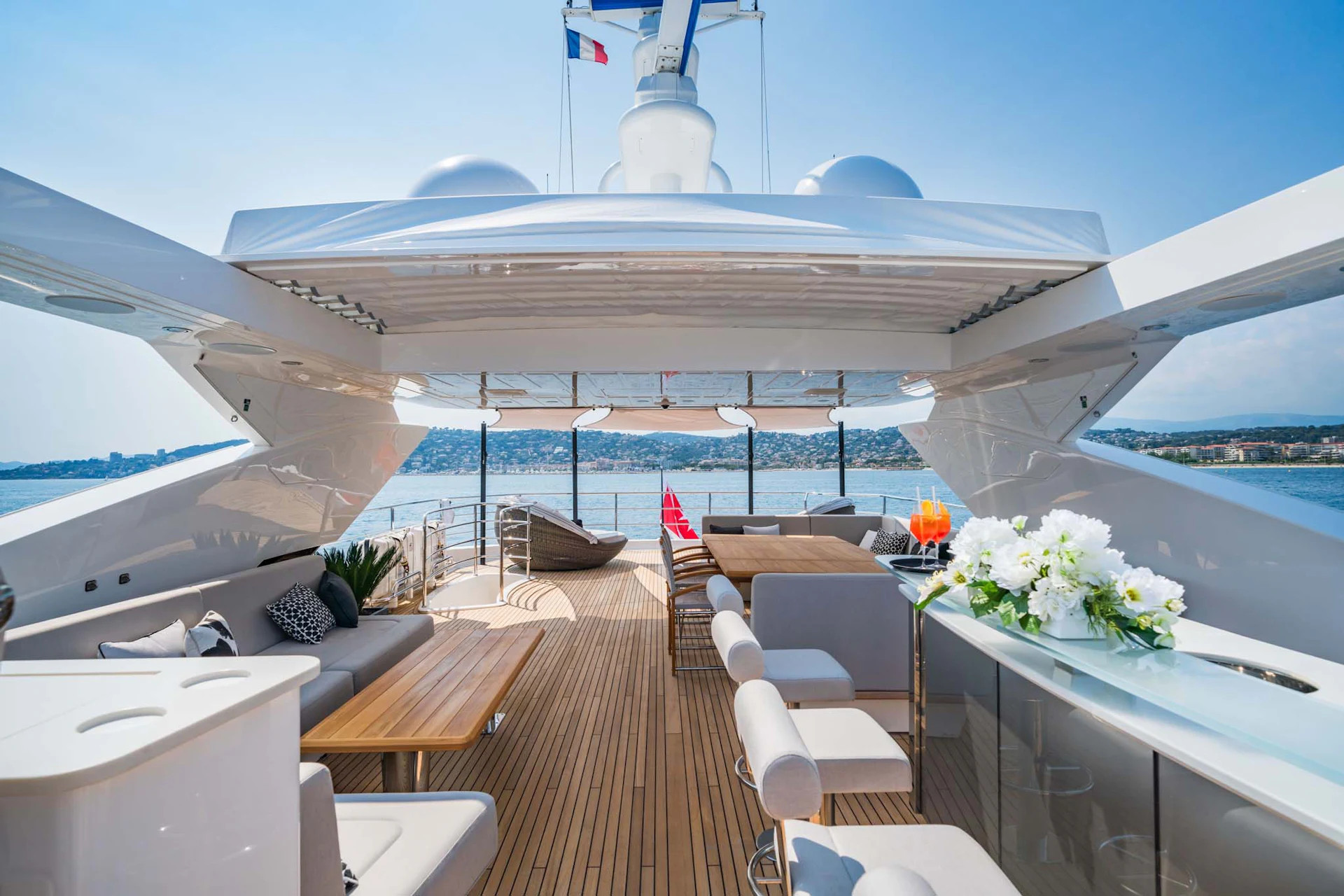 https://api.arconyachts.com/storage/38345/conversions/j9WKkhazDnC2toUXMv90jezjOQ81wKQIruM2LUbl-optimize.jpg