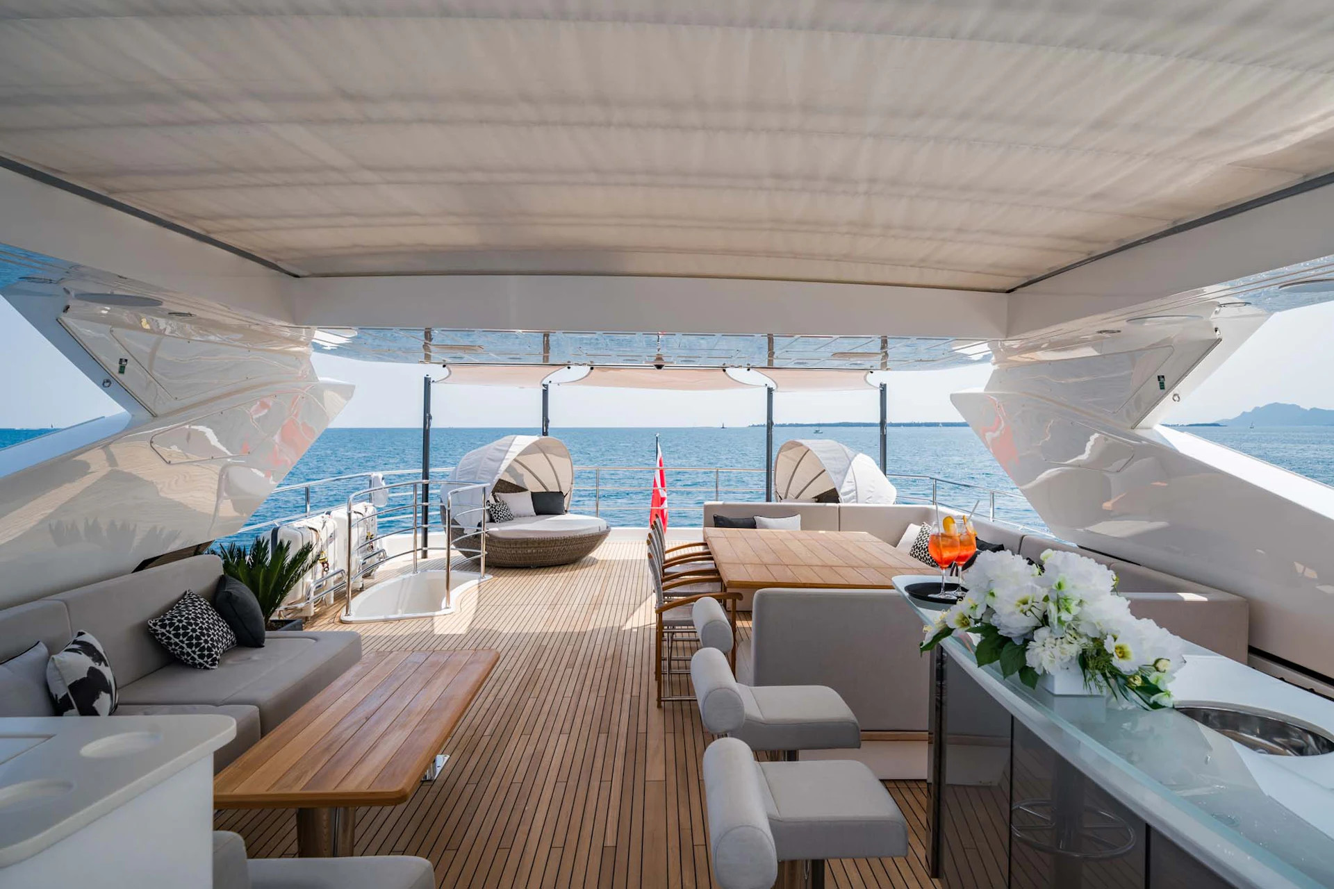 https://api.arconyachts.com/storage/38346/conversions/QTCMKpvqj0h7rrTrqMDCYFLpq0ibiayEf03hS5G9-optimize.jpg