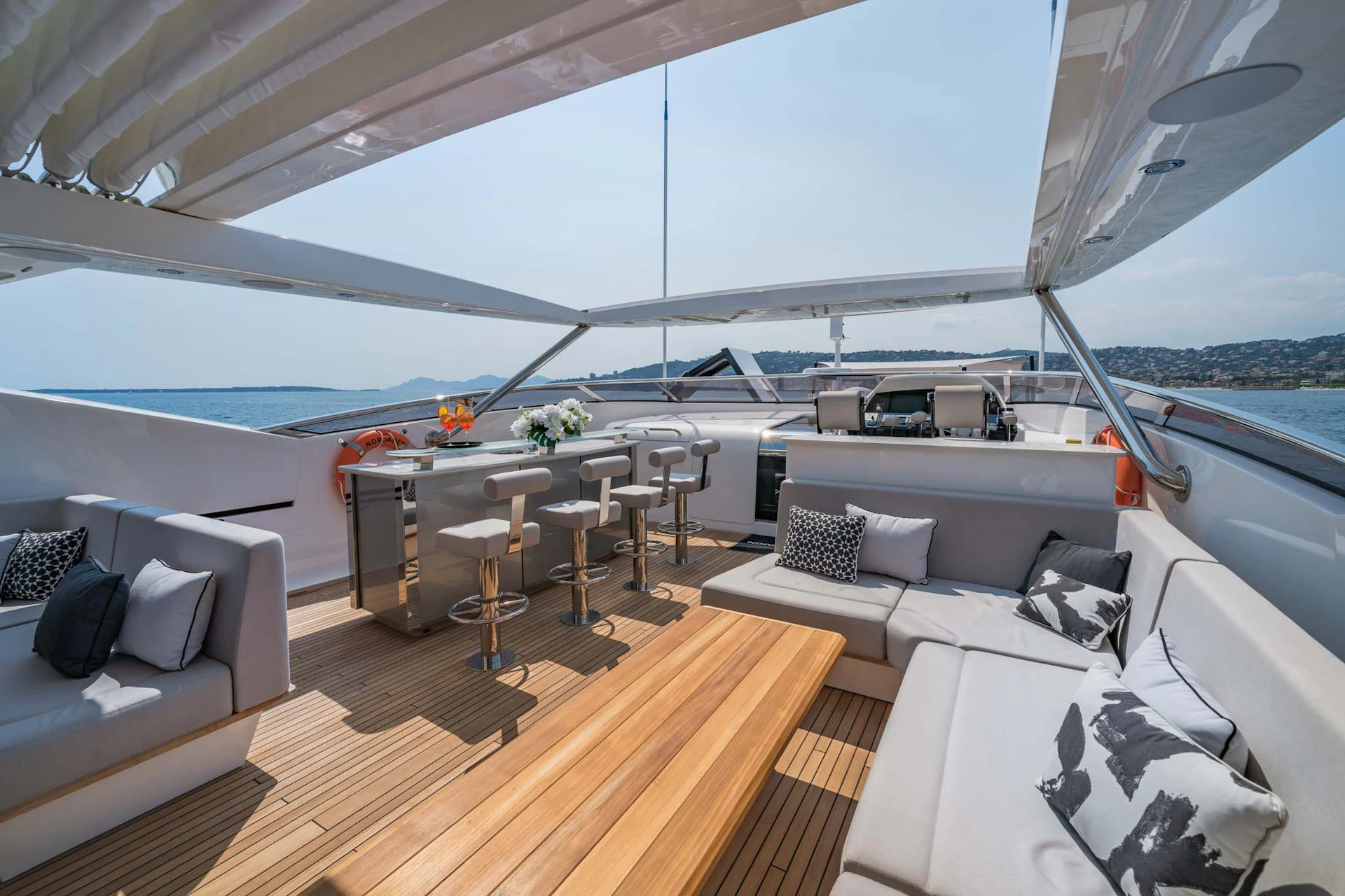 https://api.arconyachts.com/storage/38347/conversions/X4ao7C0C36CCPsj8uqqqYodccqdaZcECu53mLFEu-optimize.jpg