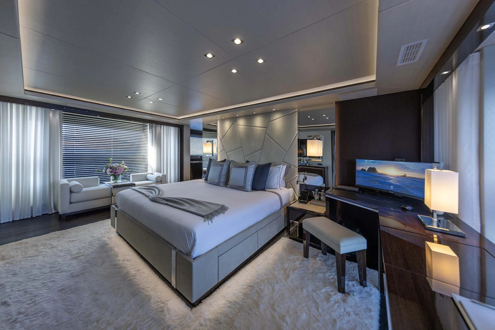 https://api.arconyachts.com/storage/38350/conversions/HfEZvSR1ahBpyegqJEP1MwKKDzD8Dm1C0YnEBWL2-optimize.jpg