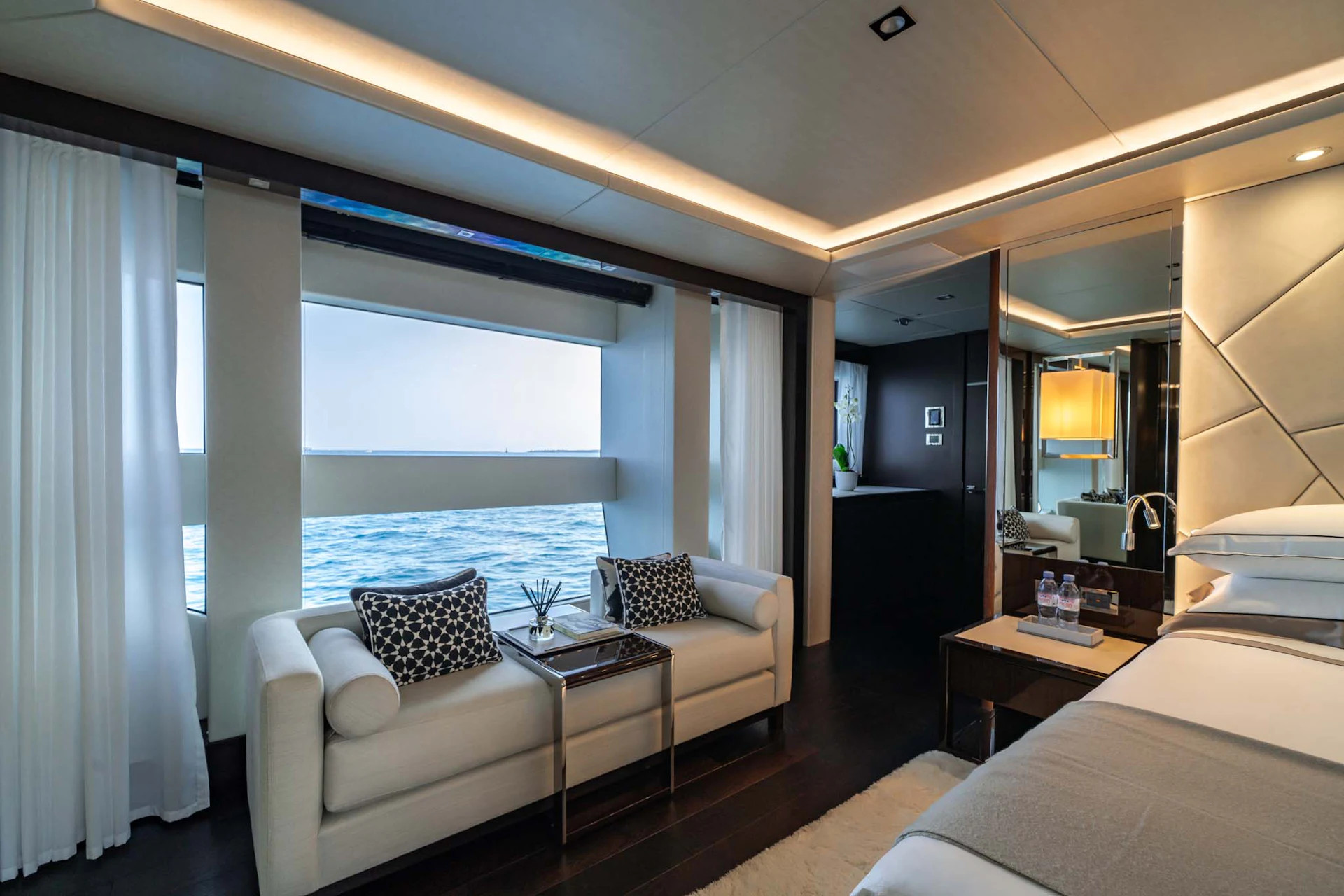 https://api.arconyachts.com/storage/38351/conversions/zcB9P6kFcltpXbBXZZEJqj2Bb1xbtyKl2Y7cwoFE-optimize.jpg