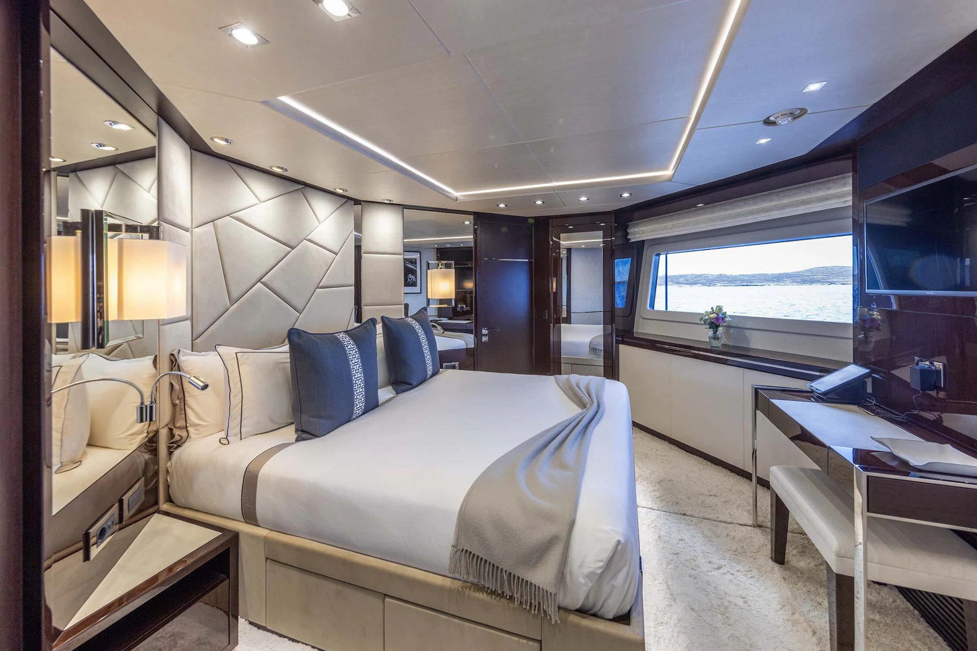 https://api.arconyachts.com/storage/38353/conversions/2haoRG3BHBFI2T1KMEPS5uKtxP6KSCSkIdpyFYe6-optimize.jpg
