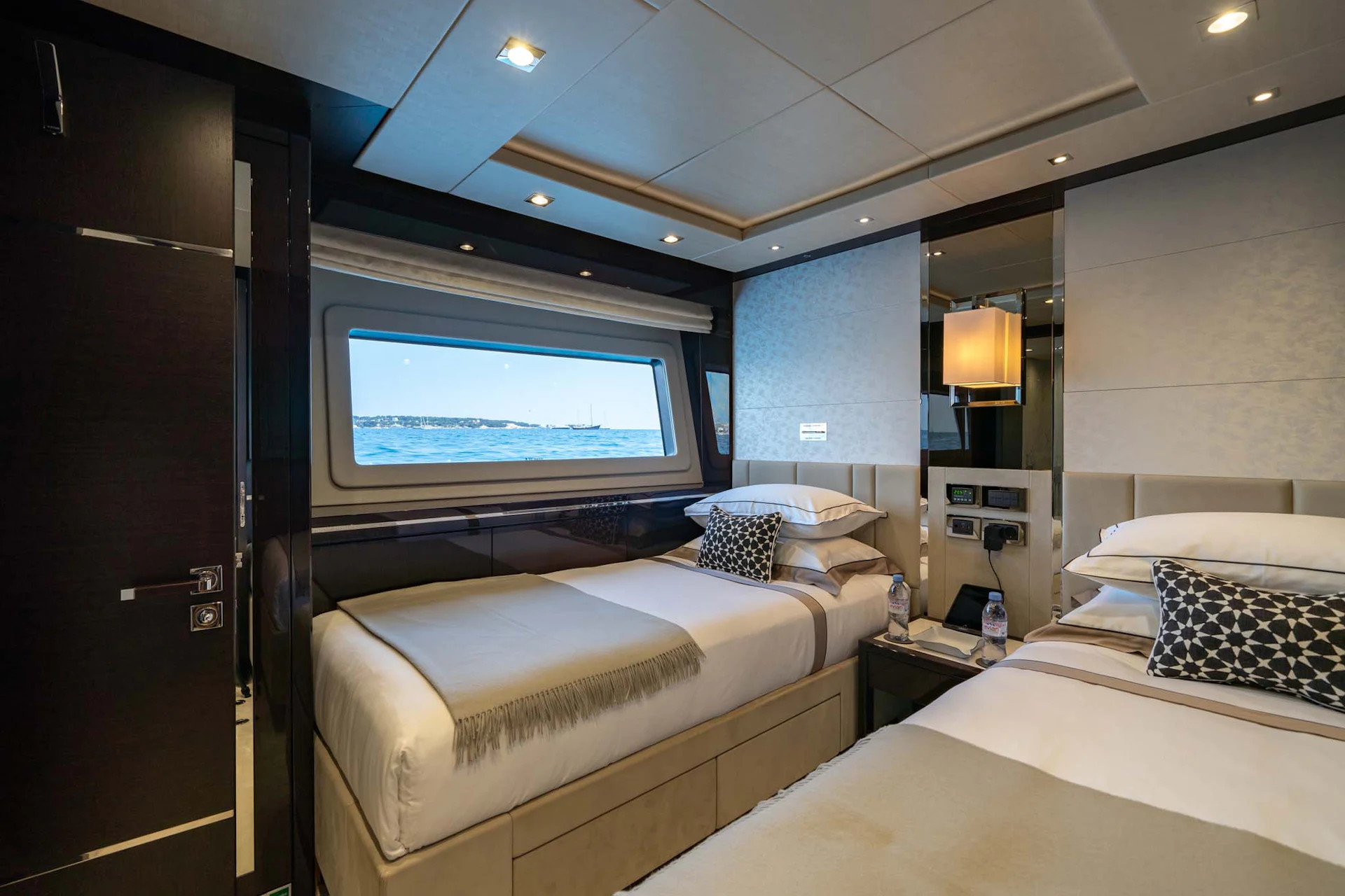 https://api.arconyachts.com/storage/38354/conversions/OiaIMoBGZPKgltLZOTPaoQm4uBnEceUTnW9Ij2U0-optimize.jpg