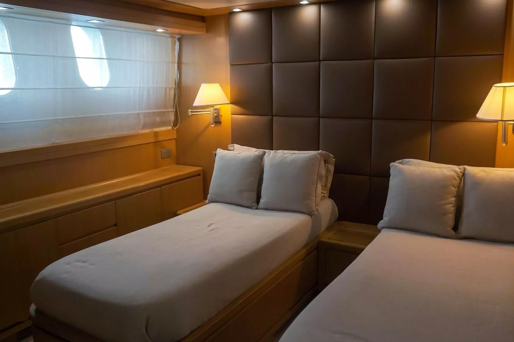 https://api.arconyachts.com/storage/38363/conversions/PPWmTYP1EAW5ryo4MxN2gt3RT0K1iFe4w7aPNjiq-optimize.webp