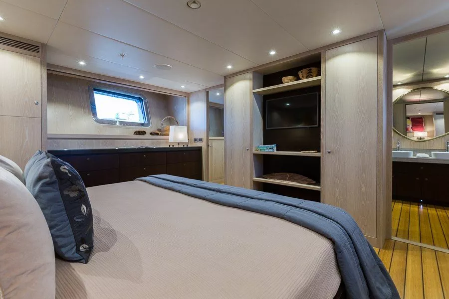 https://api.arconyachts.com/storage/media/26591/conversions/280_9496391979-optimize.webp